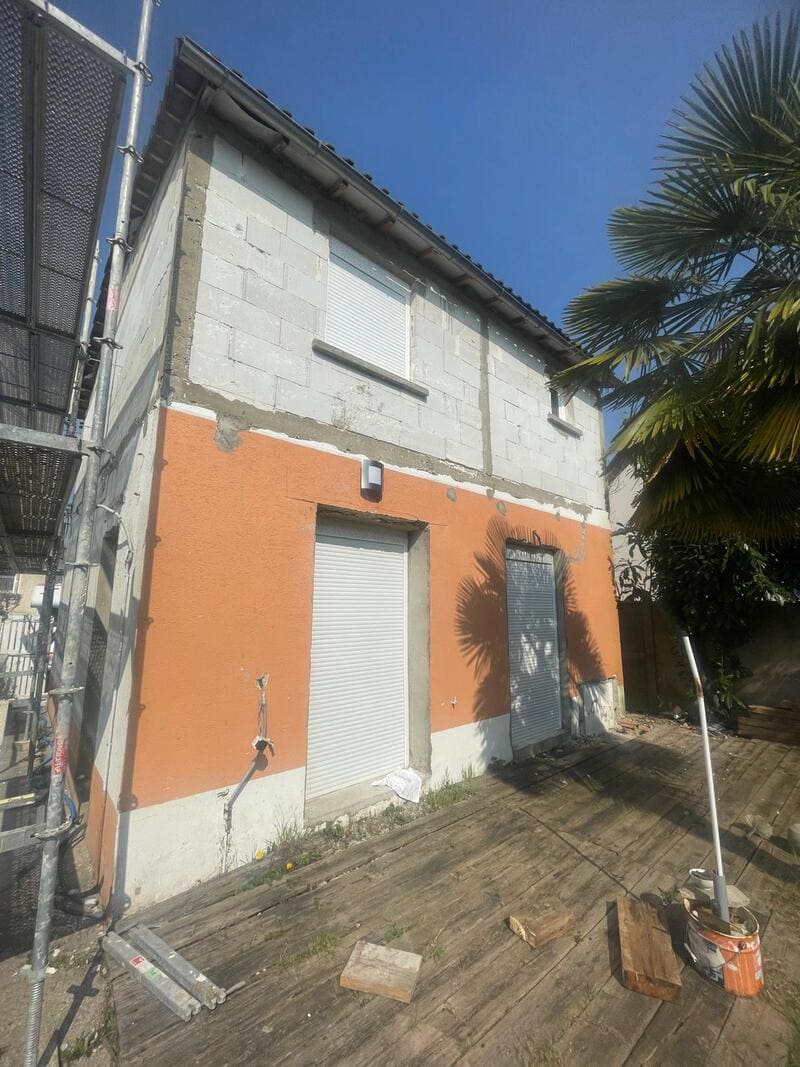 Isolation extérieure des murs AVANT Isolation extérieure des murs AVANT